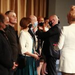 13.06.2021. Kielce. Jubileusz Teatru Lalki i Aktora „Kubuś”. Na zdjęciu (od lewej): Andrzej Kuba Sielski - aktor, Zdzisław Reczyński - aktor, Cecylia Brzoza - kierownik ds. pracowniczych i organizacyjnych, Krzysztof Kęćko - maszynista sceny, Renata Tatar - zastępca głównej księgowej, Rafał Nowak - wicewojewoda świętokrzyski / Wiktor Taszlow / Radio Kielce