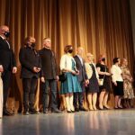 13.06.2021. Kielce. Jubileusz Teatru Lalki i Aktora „Kubuś”. Na zdjęciu (od lewej): Rafał Nowak - wicewojewoda świętokrzyski, Andrzej Kuba Sielski - aktor, Zdzisław Reczyński - aktor, Cecylia Brzoza - kierownik ds. pracowniczych i organizacyjnych, Krzysztof Kęćko - maszynista sceny, Maria Kusak - główna księgowa, Beata Sobczyk - specjalista ds. administracyjnych, Renata Tatar - zastępca głównej księgowej, Barbara Kurzątkowska – plastyk, Joanna Kowalska - zastępca dyrektora / Wiktor Taszlow / Radio Kielce