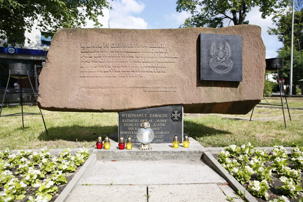 Krwawy ślad na mapie miasta - Radio Kielce 74. rocznica udanego zamachu na Franza Wittka. Oficjalne uroczystości przy pomniku na ulicy Solnej. Na zdjęciu:Krzysztof Słoń - senator RP / Marzena Mąkosa / Radio Kielce