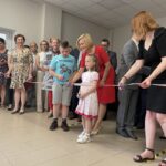 09.06.2021 Opatów. Otwarcie świetlic środowiskowych. Na zdjęciu z dziećmi Renata Janik - wicemarszałek województwa świętokrzyskiego / Emilia Sitarska / Radio Kielce