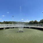 18.06.2021. Ostrowiec Św. Pływająca fontanna w parku miejskim / Emilia Sitarska / Radio Kielce