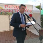 01.06.2021. Tuczępy. „Tuczępskie Smaki Tradycji". Na zdjęciu: Marek Marszałek - p.o. wójta gminy Tuczępy / Marta Gajda / Radio Kielce