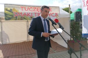 01.06.2021. Tuczępy. „Tuczępskie Smaki Tradycji". Na zdjęciu: Marek Marszałek - p.o. wójta gminy Tuczępy / Marta Gajda / Radio Kielce