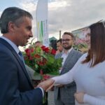 01.06.2021. Tuczępy. „Tuczępskie Smaki Tradycji". Na zdjęciu (od lewej): Marek Marszałek - p.o. wójta gminy Tuczępy, Bartłomiej Orzeł - pełnomocnik premiera ds. programu Czyste Powietrze i Anna Gembicka - wiceminister rolnictwa i rozwoju wsi / Marta Gajda / Radio Kielce