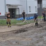 29.06.2021. Skalbmierz. Wielkie sprzątanie po gradobiciu i nawałnicy / UMiG Skalbmierz