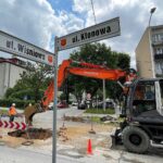 26.06.2021. Kielce. Awaria wodociągu na skrzyżowaniu ulic Klonowej i Wiśniowej / Wiktor Taszłow / Radio Kielce