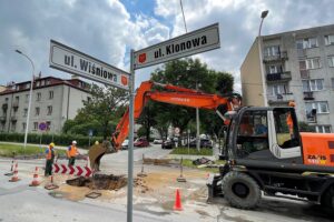 26.06.2021. Kielce. Awaria wodociągu na skrzyżowaniu ulic Klonowej i Wiśniowej / Wiktor Taszłow / Radio Kielce