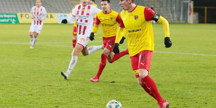 28.11.2020. Kielce. 28.11.2020. Kielce. 14. kolejka Fortuna 1 ligi. Korona Kielce - Resovia Rzeszów. Na zdjęciu (z prawej): Jacek Kiełb / Wiktor Taszłow / Radio Kielce