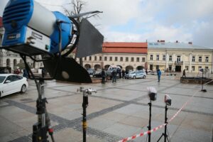 07.04.2021. Kielce. Zdjęcia do spektaklu teatru telewizji zatytułowanego „Zakładnicy” / Wiktor Taszłow / Radio Kielce