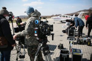 09.04.2021. Masłów. Zdjęcia do spektaklu Telewizji Polskiej „Zakładnicy” / Wiktor Taszłow / Radio Kielce