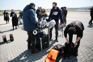 09.04.2021. Masłów. Zdjęcia do spektaklu Telewizji Polskiej „Zakładnicy” / Wiktor Taszłow / Radio Kielce