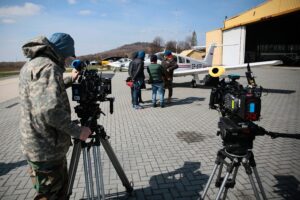 09.04.2021. Masłów. Zdjęcia do spektaklu Telewizji Polskiej „Zakładnicy” / Wiktor Taszłow / Radio Kielce