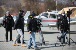 09.04.2021. Masłów. Zdjęcia do spektaklu Telewizji Polskiej „Zakładnicy” / Wiktor Taszłow / Radio Kielce