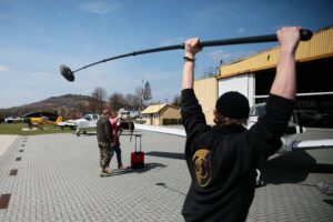 09.04.2021. Masłów. Zdjęcia do spektaklu Telewizji Polskiej „Zakładnicy” / Wiktor Taszłow / Radio Kielce