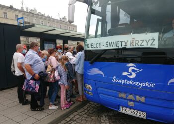 29.08.2020 Kielce. Darmowy autobus na Święty Krzyż / Karol Żak / Radio Kielce