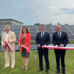 15.07.2021. Kielce. Oficjalne otwarcie farmy fotowoltaicznej przy Wojewódzkim Funduszu Ochrony Środowiska i Gospodarki Wodnej. Na zdjęciu (od lewej): Ryszard Gliwiński - prezes Wojewódzkiego Funduszu Ochrony Środowiska i Gospodarki Wodnej w Kielcach, Jarosław Rusiecki - senator PiS, Agata Wojtyszek - poseł PiS, Krzysztof Słoń - senator PiS i Rafał Nowak - wicewojewoda świętokrzyski / Paulina Michta / Radio Kielce