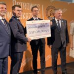 06.07.2021. Starachowice. Konferencja o pozyskaniu środków z Programu Rozwoju Lokalnego. Na zdjęciu (od lewej): poseł Andrzej Kryj, Jarosław Górczyński - prezydent Ostrowca Świętokrzyskiego, Waldemar Buda - wiceminister w Ministerstwie Funduszy i Polityki Regionalnej, senator Jarosław Rusiecki, poseł Agata Wojtyszek / Emilia Sitarska / Radio Kielce
