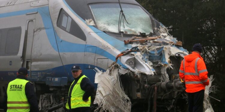 Schodnia k. Ozimka. Pendolino zderzyło się z ciężarówką / Maja Kozłowska