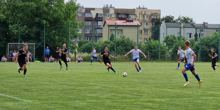 17.07.2021. Ostrowiec Św. Sparing KSZO - Wisła Sandomierz / Maciej Makuła / Radio Kielce