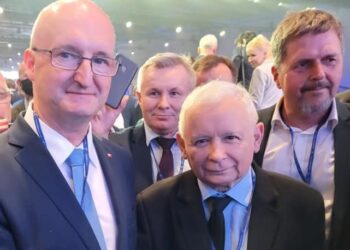 03.07.2021. Warszawa. Kongres PiS. Na zdjęciu (od lewej): wiceminister Piotr Wawrzyk, prezes Jarosław Kaczyński i Jarosław Karyś - przewodniczący Rady Miasta Kielce / Piotr Wawrzyk/Facebook