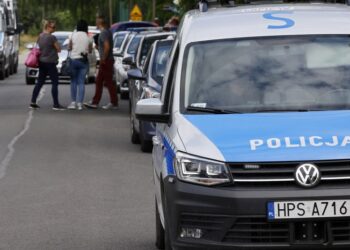 10.07.2021. Borowce. Okolice domu w miejscowości Borowce (pow. częstochowski), w którym w nocy z piątku na sobotę doszło do zabójstwa trzyosobowej rodziny / Waldemar Deska / PAP