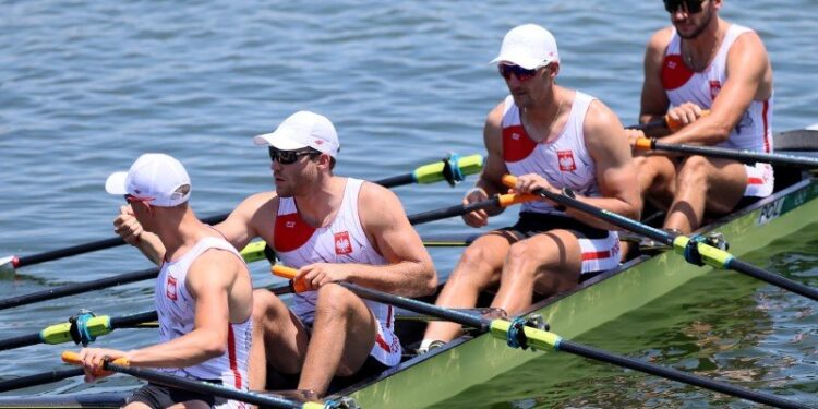 23.07.2021. Tokio. Polska czwórka podwójna po przedbiegach na torze wioślarskim. Na zdjęciu (od lewej): Dominik Czaja, Wiktor Chabel, Szymon Pośnik i Fabian Barański / PAP/Leszek Szymański