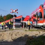 29.07.2021. Kołbaskowo. Zderzenie ciężarówki z pociągiem w Kołbaskowie / Marcin Bielecki / PAP