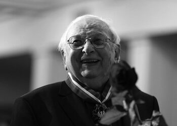 Na zdjęciu archiwalnym z dnia 23.04.2013. klarnecista i saksofonista, lider zespołów jazzowych, kompozytor Jerzy âDuduśâ Matuszkiewicz. Jeden z najważniejszych muzyków na polskiej scenie jazzowej, twórca historii jazzu i kompozytor kultowych filmowych ścieżek dźwiękowych, zmarł 31 lipca 2021 roku. Miał 93 lata / Leszek Szymański / PAP