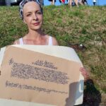 24.07.2021. Sandomierz. Festiwal Dookoła Wody. Na zdjęciu Sylwia Rybacka - mistrz ceremonii chrztu łodzi w obrządku sandomierskim / Grażyna Szlęzak-Wójcik / Radio Kielce