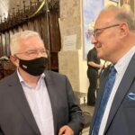 06.07.2021. 27 Międzynarodowy Festiwal Muzyczny im. Krystyny Jamroz. Koncert „Stabat Mater” w kolegiacie w Wiślicy. Na zdjęciu (od lewej): Krzysztof Lipiec - poseł PiS i Artur Jaroń - dyrektor artystyczny festiwalu / Dorota Klusek / Radio Kielce