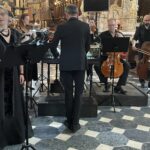 17.07.2021. Sandomierz. Festiwal Muzyki klasycznej "Ucho Igielne". Koncert Polskiej Opery Królewskiej z Zespołem Muzyki Dawnej oraz wybitną sopranistką Anną Radziejewską. Na zdjęciu (pierwsza z lewej): sopranistka Anna Radziejewska  / Grażyna Szlęzak-Wójcik / Radio Kielce