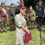 11.07.2021. Wola Grójecka k/Ćmielowa. Uroczystości upamiętniające rozbicie oddziału AK. Na zdjęciu: Anna Skibińska - wiceprezes Środowiska Świętokrzyskich Zgrupowań partyzanckich Armii Krajowej Ponury-Nurt. / Emilia Sitarska / Radio Kielce