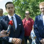 05.07.2021. Kielce. Ulica Świerczyńska. Konferencja posła Krzysztofa Bosaka. Na zdjęciu: Krzysztof Bosak - poseł Konfederacji (z lewej), Łukasz Ospara - Konfederacja (z prawej) / Anna Kwapisz / Radio Kielce