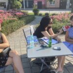 25.07.2021. Skalbmierz.„Wakacje 2021. Spotkajmy się”. Na zdjęciu: Aleksandra Sokołowska - Koło Gospodyń Wiejskich w Topoli, Magdalena Sitek - Radio Kielce i Monika Chat-Komoniewska - Koło Gospodyń Wiejskich w Topoli / Kamil Włosowicz