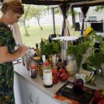 26.07.2021. Letnia kuchnia Radia Kielce. Wegański poniedziałek. Na zdjęciu Dorota Wawrzycka - dietetyk, specjalista żywienia klinicznego / Anna Kwapisz / Radio Kielce