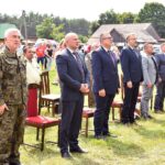 24.07.2021. Biały Ług. Obchody upamiętniające rocznicę powstania 27. Pułku Ułanów im. Króla Stefana Batorego. Na zdjęciu (od lewej): Andrzej Bętkowski - marszałek województwa świętokrzyskiego, Rafał Nowak – wicewojewoda świętokrzyski, Wojciech Lesiak - dyrektor Urzędu do Spraw Kombatantów i Osób Represjonowanych, Grzegorz Piec -starosta konecki, Jarosław Staciwa - członek zarządu starostwa powiatowego, Robert Wielgopolan - wójt Słupi Koneckiej / Magdalena Galas-Klusek / Radio Kielce