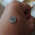 13.07.2021. Końskie. Skarby przy kościele. Denar Olbrachta 1492-1501 / Radosław Nowek / Stowarzyszenie Historyczne Pasja