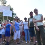 06.07.2021. Dziebałtów. Protest przeciwko budowie masztu telefonii komórkowej / Magdalena Galas-Klusek / Radio Kielce