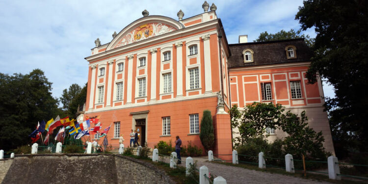 Pałac w Kurozwękach odzyskał wygląd sprzed wojny