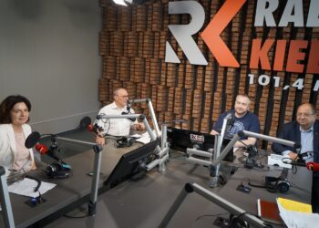 22.07.2021. Radio Kielce. Punkty Widzenia. Na zdjęciu (od lewej): Katarzyna Nowacka - wicekurator oświaty,  Władysław Zaucha - dyrektor Zespołu Szkół Elektrycznych w Kielcach, Daniel Lenart - Radio Kielce, Ryszard Mańko - dyrektor Zespołu Szkół nr 2 w Kielcach / Dionizy Krawczyński / Radio Kielce