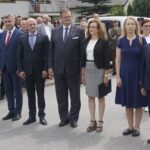 04.07.2021. Niestachów. Obchody 78. rocznicy zwycięskiego boju Oddziału Wybranieckich z Niemcami. Na zdjęciu (w środku): Amelia Sołtysiak - szwagierka Mariana Sołtysiaka „Barabasza” i mjr Zbigniew Mielczarek ps. „Zawisza” / Marcin Marszełek / Radio Kielce