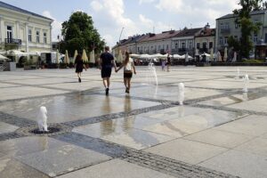 06.07.2021. Kielce. Fontanna na Rynku / Anna Kwapisz / Radio Kielce