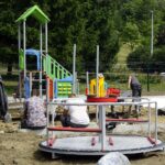 26.07.2021. Kielce. Budowa mini ogrodu sensorycznego w Parku imienia Adolfa Dygasińskiego / Anita Banaś / Radio Kielce