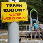 26.07.2021. Kielce. Budowa mini ogrodu sensorycznego w Parku imienia Adolfa Dygasińskiego / Anita Banaś / Radio Kielce