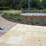 26.07.2021. Kielce. Budowa mini ogrodu sensorycznego w Parku imienia Adolfa Dygasińskiego / Anita Banaś / Radio Kielce