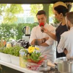 14.07.2021. Letnia kuchnia Radia Kielce. Kosmiczna środa. Na zdjęciu (od lewej): Tomasz Soczumski - szef kuchni „Żółty Słoń", Magdalena Sitek - Radio Kielce, Krzysztof Nawrot - kucharz / Anna Kwapisz / Radio Kielce