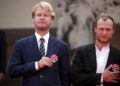 12.07.2021. Cannes. Festiwal Filmowy. Na zdjęciu (od lewej): Ilya Stewart i Yuriy Borisov / IAN LANGSDON / PAP/EPA.