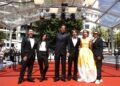 14.07.2021. Cannes. Festiwal Filmowy. Na zdjęciu (od lewej): Chris Bergoch, Suzanna Son, Simon Rex, Sean Baker, Bree Elrod i Brittney Rodriguez aktorzy występujący w filmie Red Rocket / IAN LANGSDON / PAP/EPA