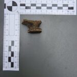 13.07.2021. Końskie. Skarby przy kościele. Fragment ceramik - okres nieznany / Radosław Nowek / Stowarzyszenie Historyczne Pasja