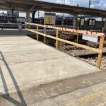 21.07.2021. Skarżysko-Kamienna. Demontaż kładki nad torami kolejowymi / Anna Głąb / Radio Kielce